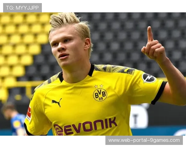 瞬间：哈兰德进球后拒庆祝，致敬多特蒙德生涯